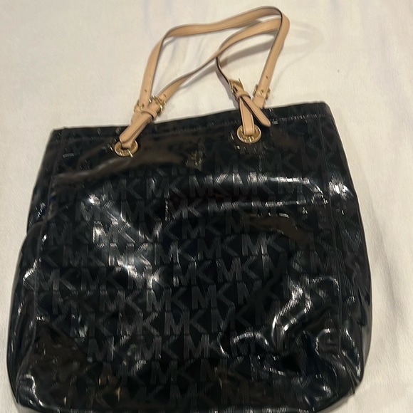 Michael Kors, black pocketbook beige straps - Picture 2 of 7